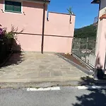 Giardino E Parcheggio