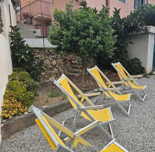 Giardino E Parcheggio *